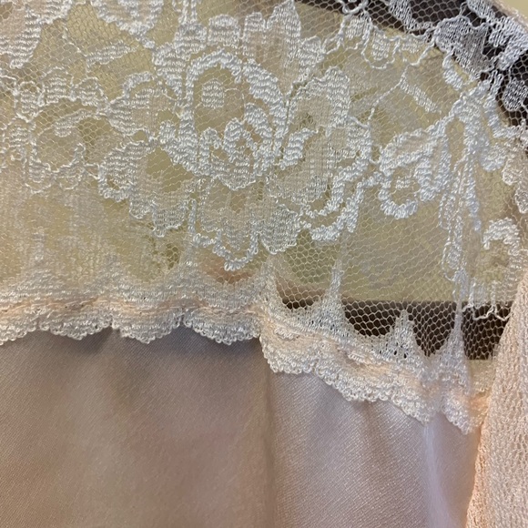 🩷 Vntg pale pink bed jacket - Picture 3 of 12